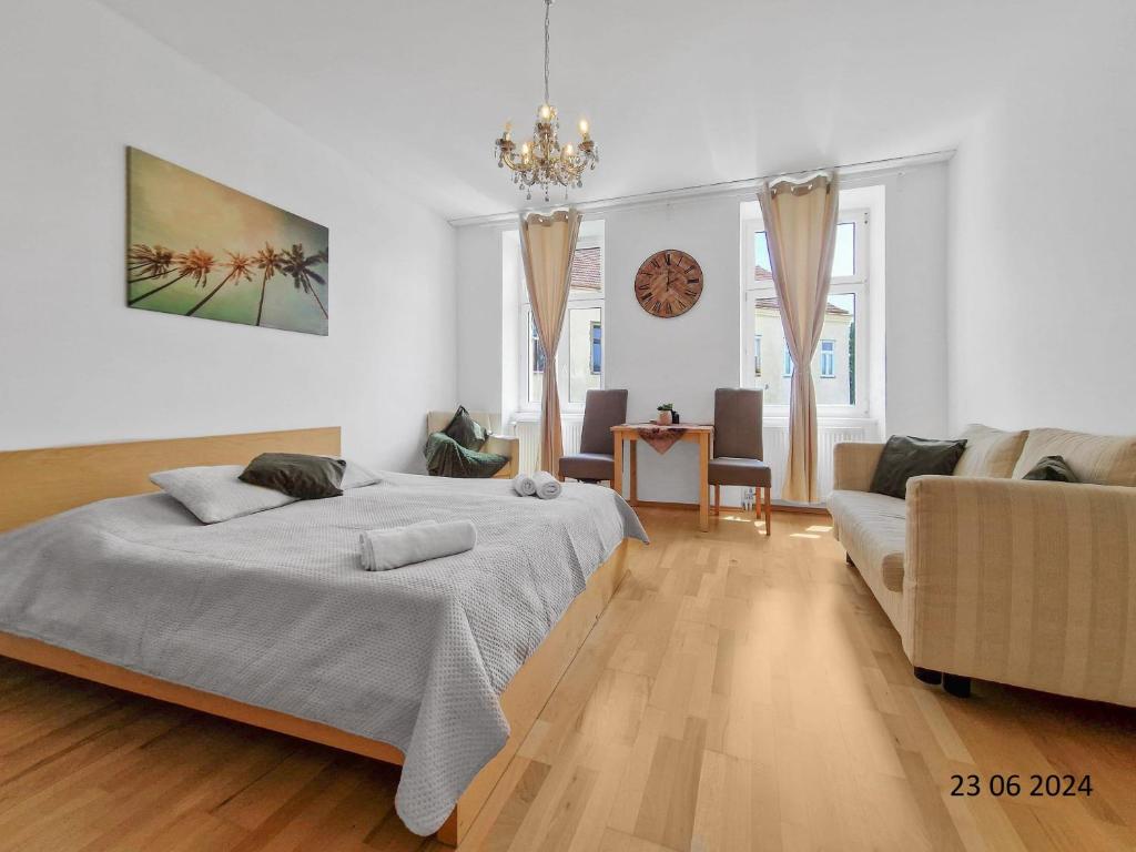 Three-Bedroom — photo 1