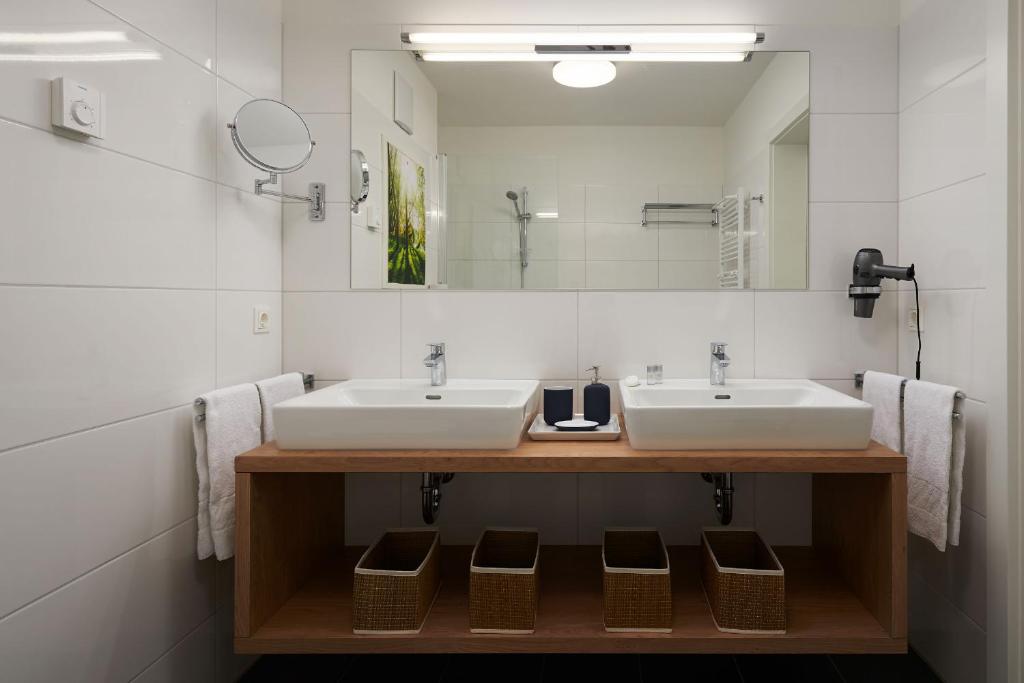 Ski In Ski Out Apartment Fastenberg Top 3 by AA Holiday Homes photo 3