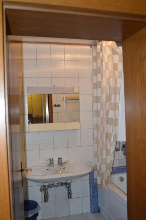 Ski and Lake View Apartment photo 3