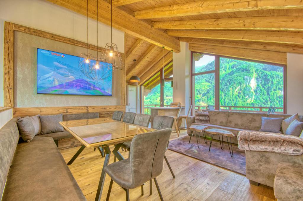 Ski-in Ski-out Chalet Maiskogel 17A - by Alpen Apartments — photo 1