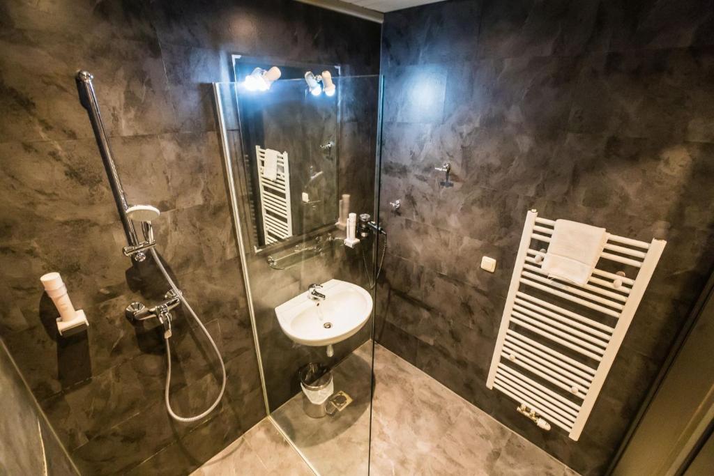 Basekamp Mountain Budget Hotel photo 3