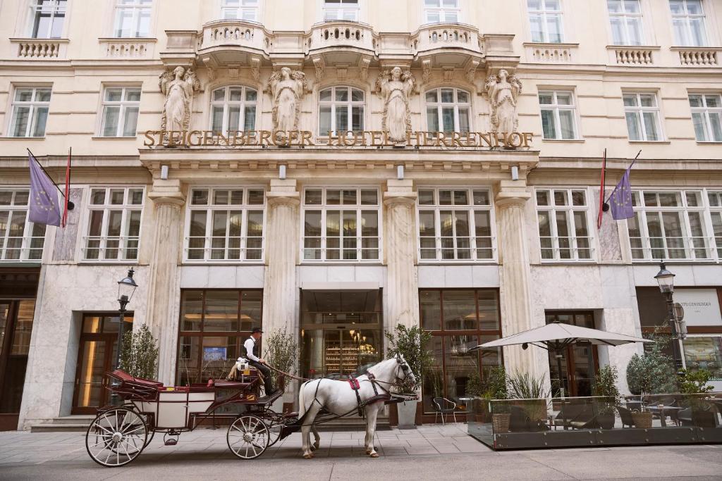 Steigenberger Hotel Herrenhof — photo 1