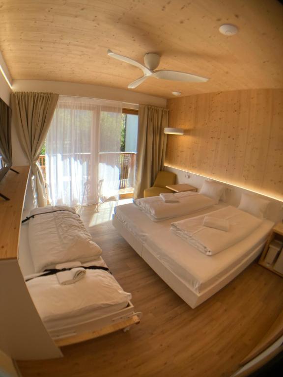 Seehotel am Hallstättersee modern rooms photo 2