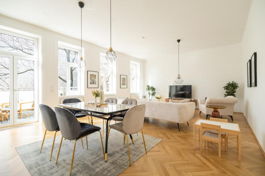 Josefstadt City Apartment is Calling - by 4ty3 Apartments — photo 1