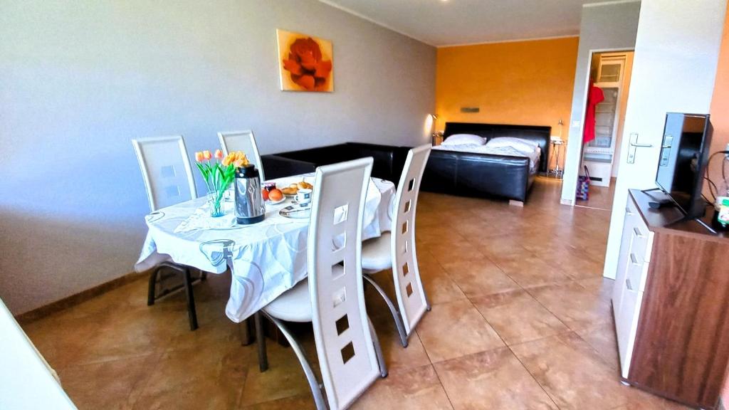 SANDRO Haus KMB Seeappartement am Ossiacher See mit direktem Seezugang und Hallenbad photo 2