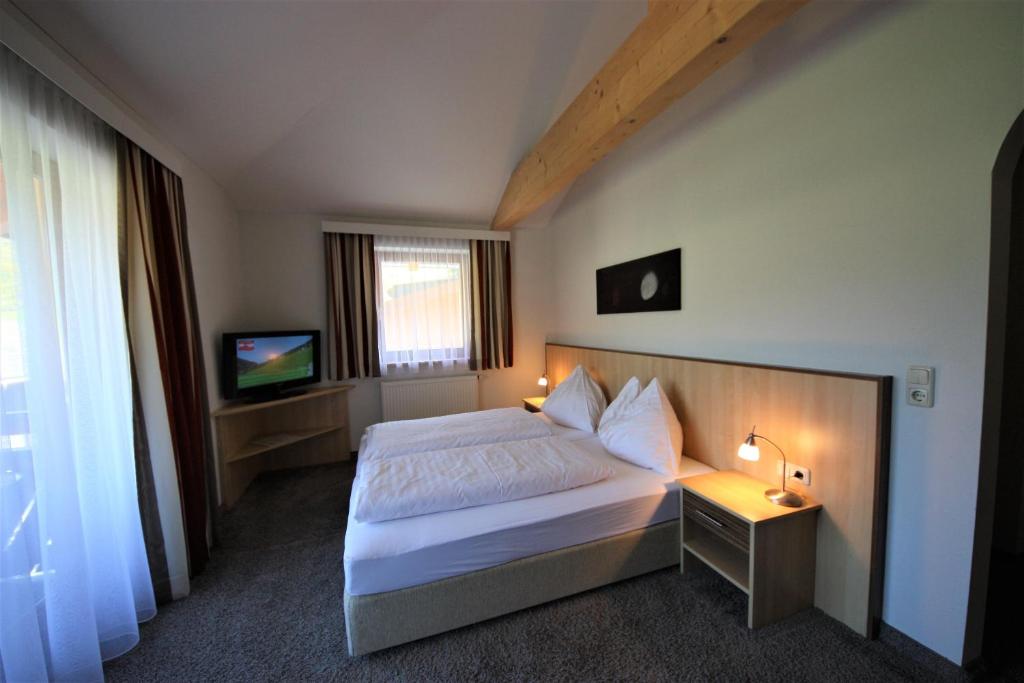 Hotel Sommerer - Hike & Bike in Saalbach photo 2