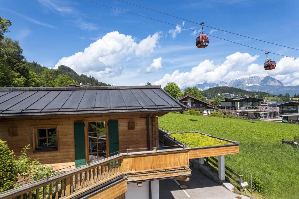 Ski-in-Ski-out Asten Studio by Alpine Host Helpers — photo 1