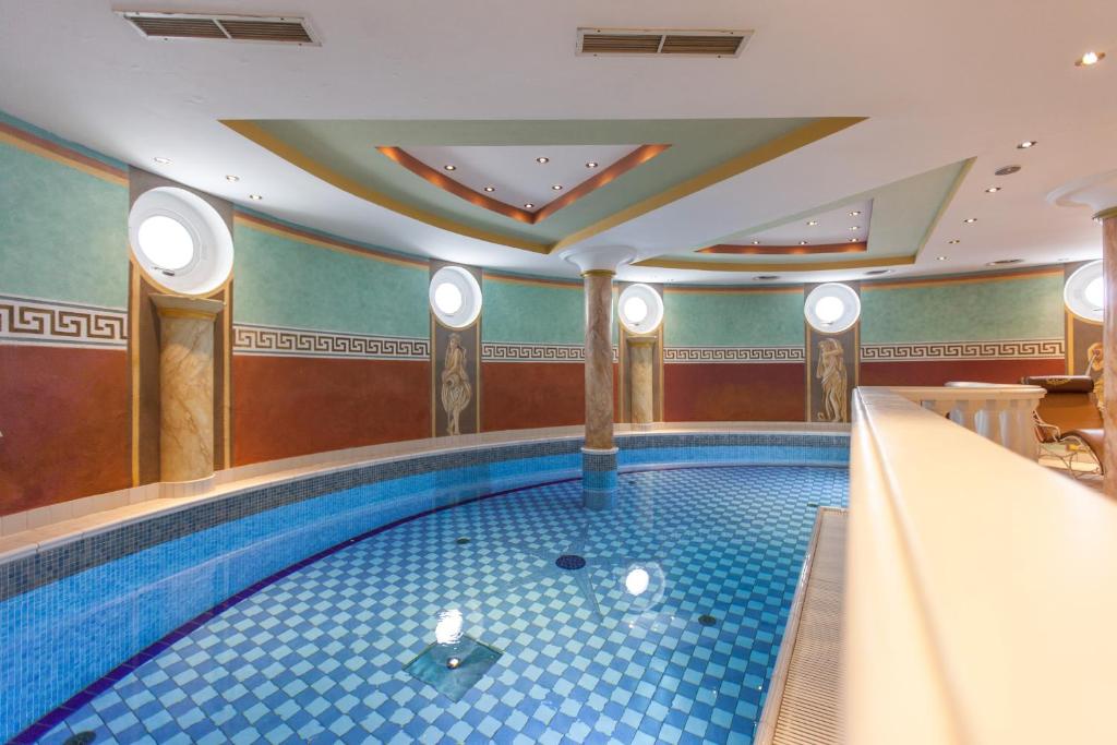 Hotel Schlosshof photo 3