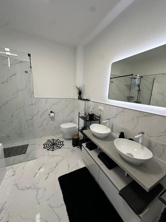 White Luxury Villa photo 3