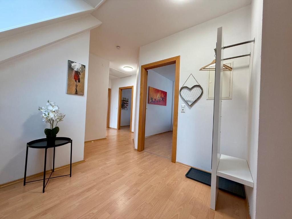 Mc Home Self Check-In Loftartiges und großes Apartment mitten im Grünen mit Balkon DG06 photo 3