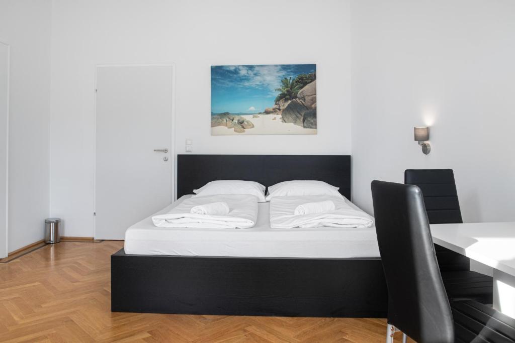 Spacious 7BR Apartment Near Hauptbahnhof — photo 1