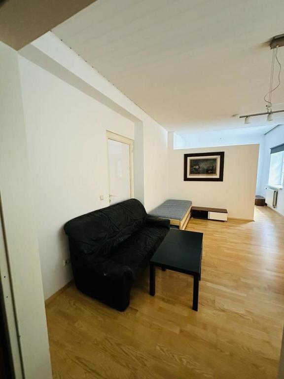 Wohnung mit einem Schlafzimmer mit Trennwand photo 2