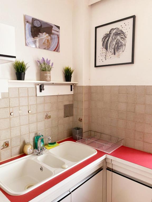 Sunny Apartment photo 3