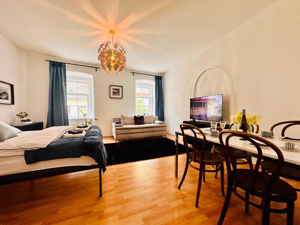 White Oak Room photo 2