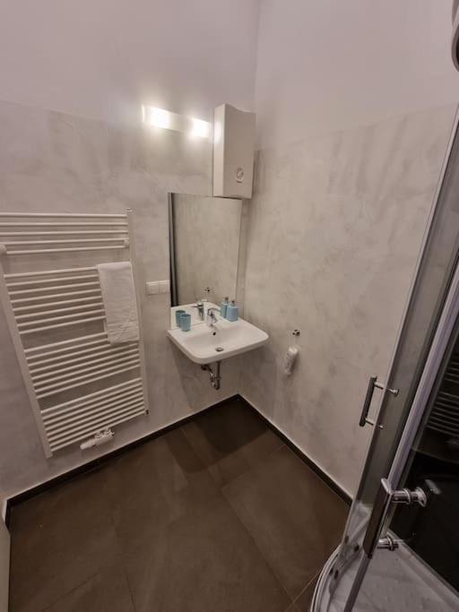 Sissi Royal Suite - Inner City 4 bedroom apartment photo 3