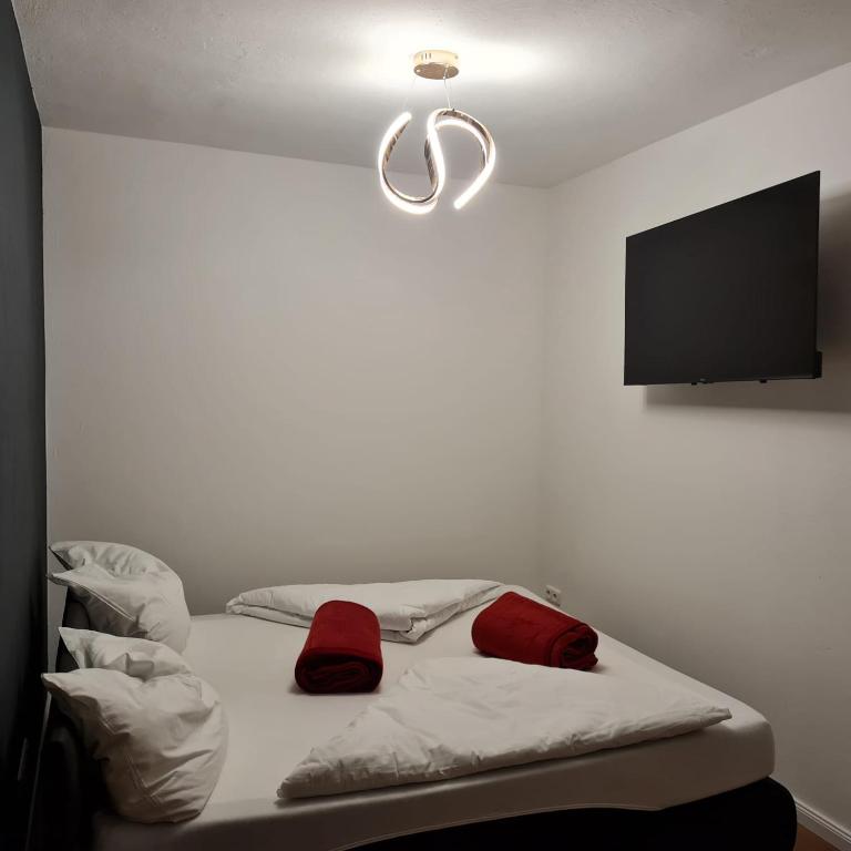 Sarahs Village Apartments photo 2