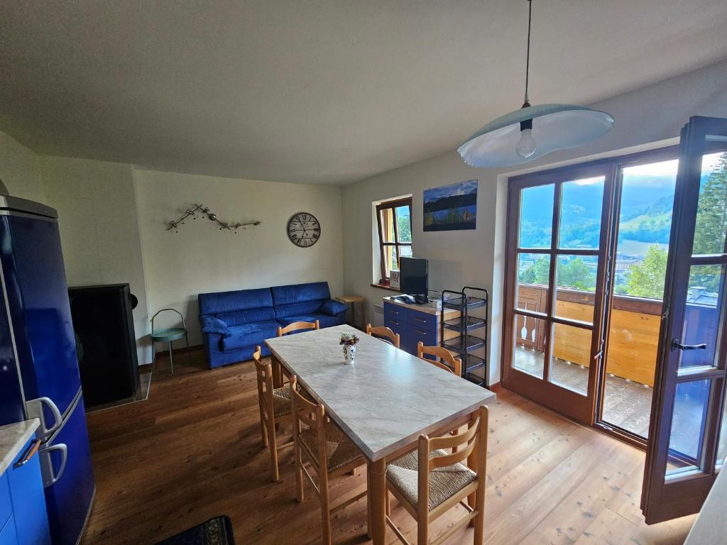 Top location ski-to-door two-bedroom apartment photo 2