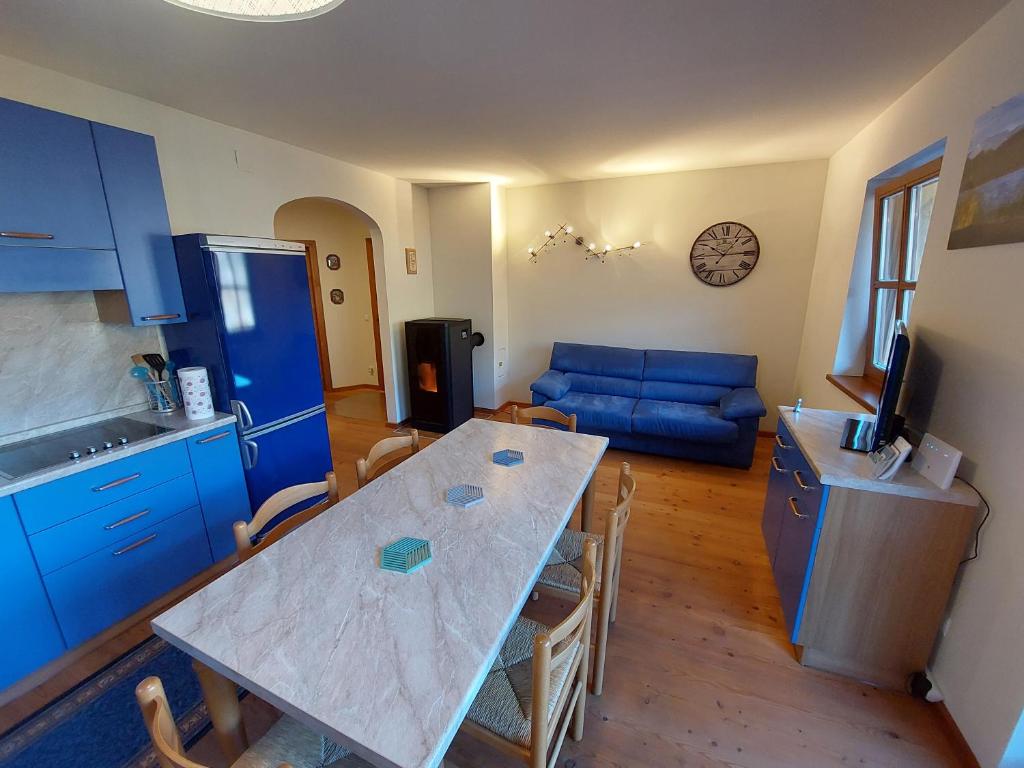 Top location ski-to-door two-bedroom apartment photo 3