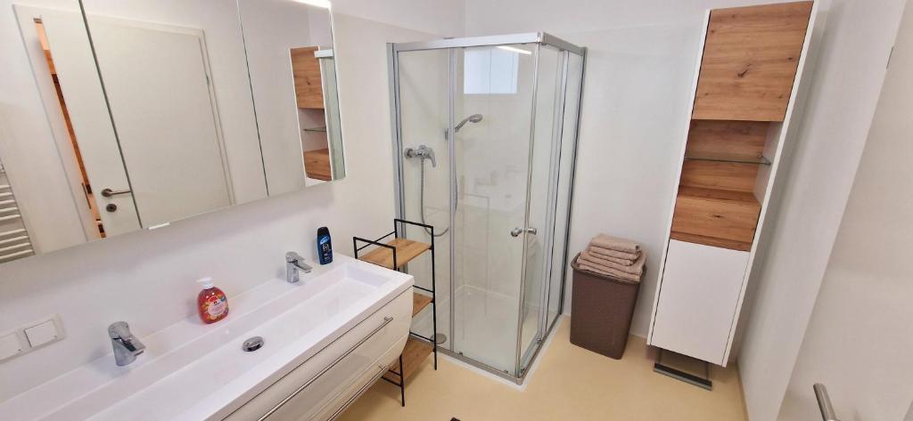Stilvolle moderne 3-Zimmerwohnung photo 3