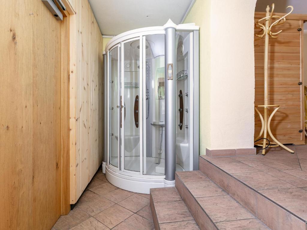 Schweizerhof Apfelrose photo 3