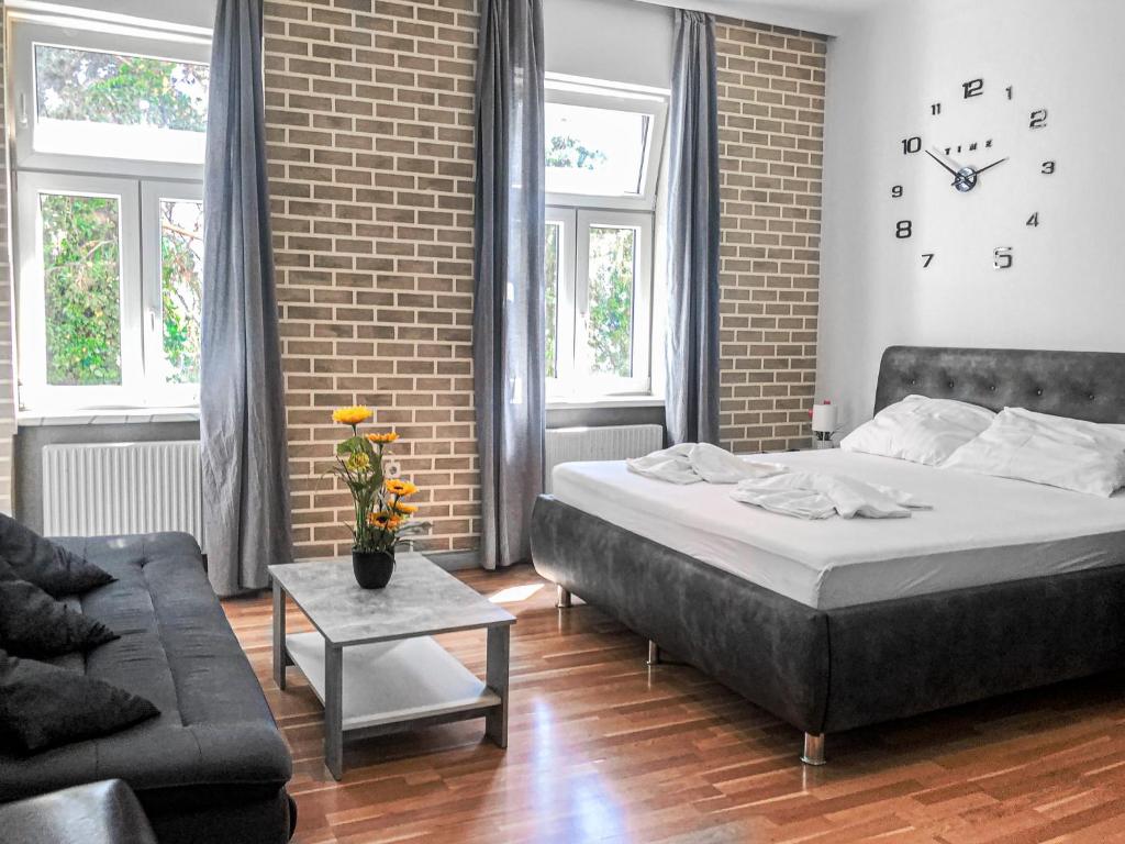 Stylish 2-BR Apartment in Vienna's Simmering Area — photo 1