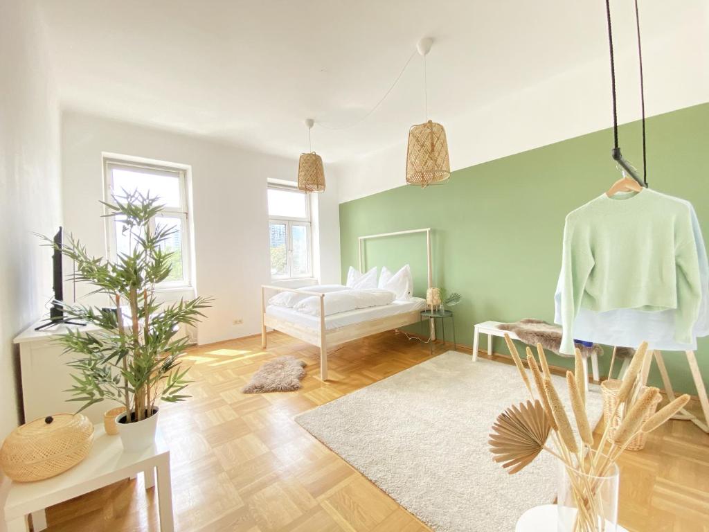 Sunny Apartment near Belvedere Castle photo 2