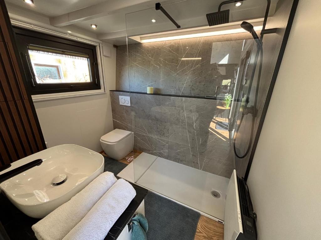 Tiny House mit Saunafass photo 3