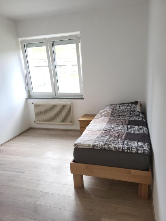 Schöne 2 zwei Zimmer Wohnung photo 2