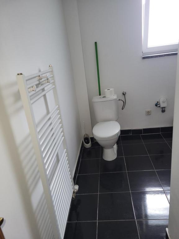 Schöne 2 zwei Zimmer Wohnung photo 3