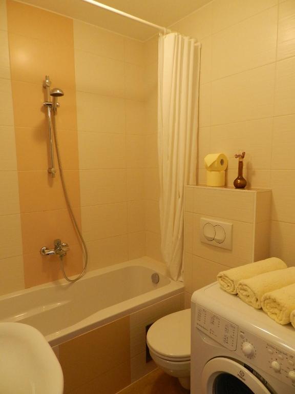 Wile West Apartments photo 3