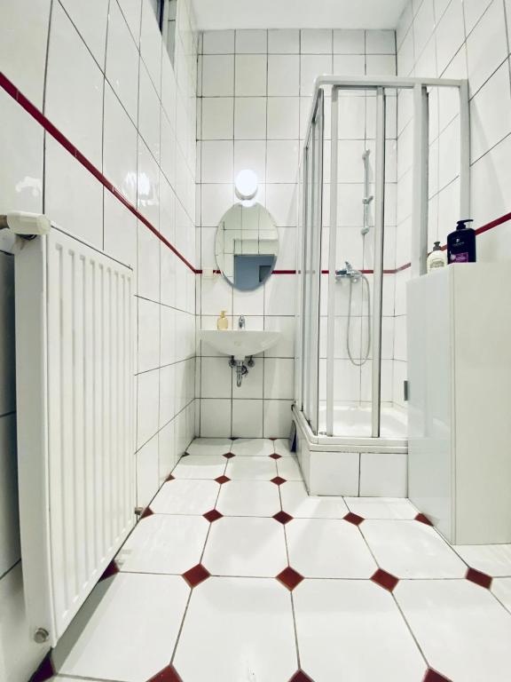Comfortable 2BR Apartment Close to Westbahnhof photo 3