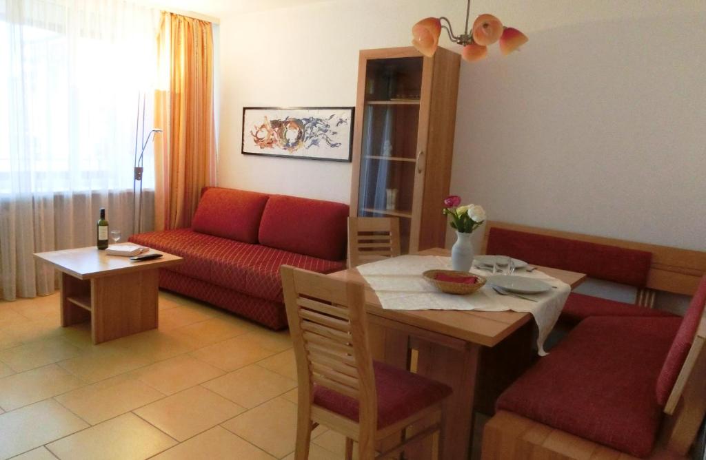 KARL Haus KMB Seeappartement am Ossiacher See photo 2