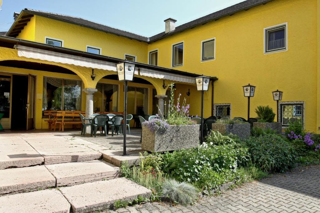 Stiftsgasthof Hochburg — photo 1
