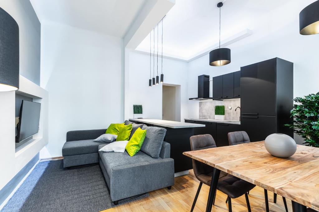 Stylish designed apartment in a top location — photo 1