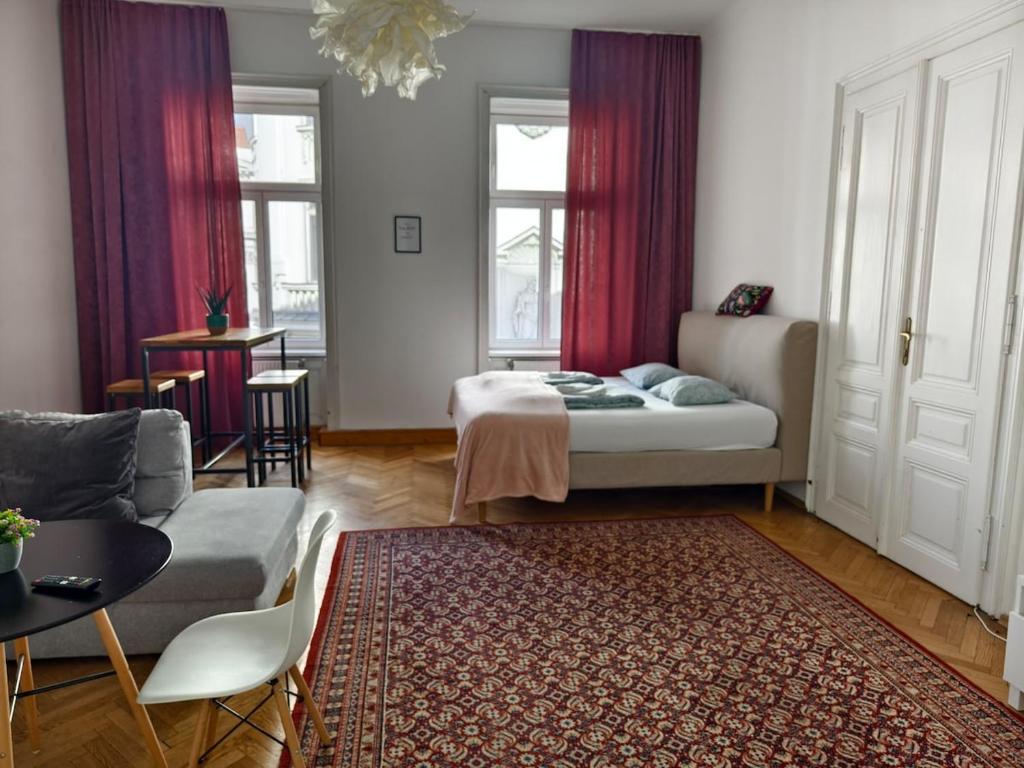 10 min center and Rathaus photo 2