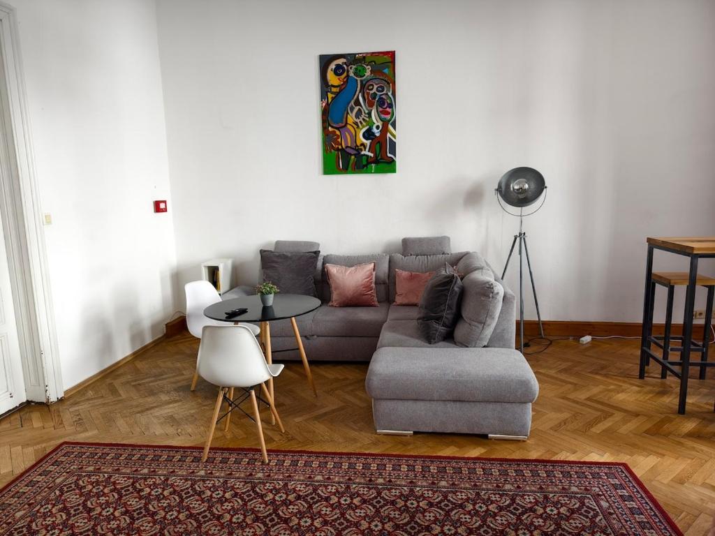 10 min center and Rathaus photo 3