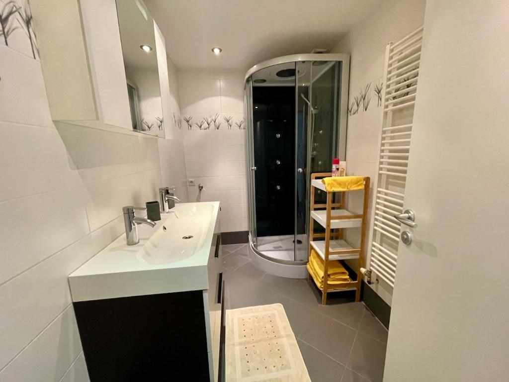 Stylische Wohnung nähe Stadthalle mit Balkon photo 3