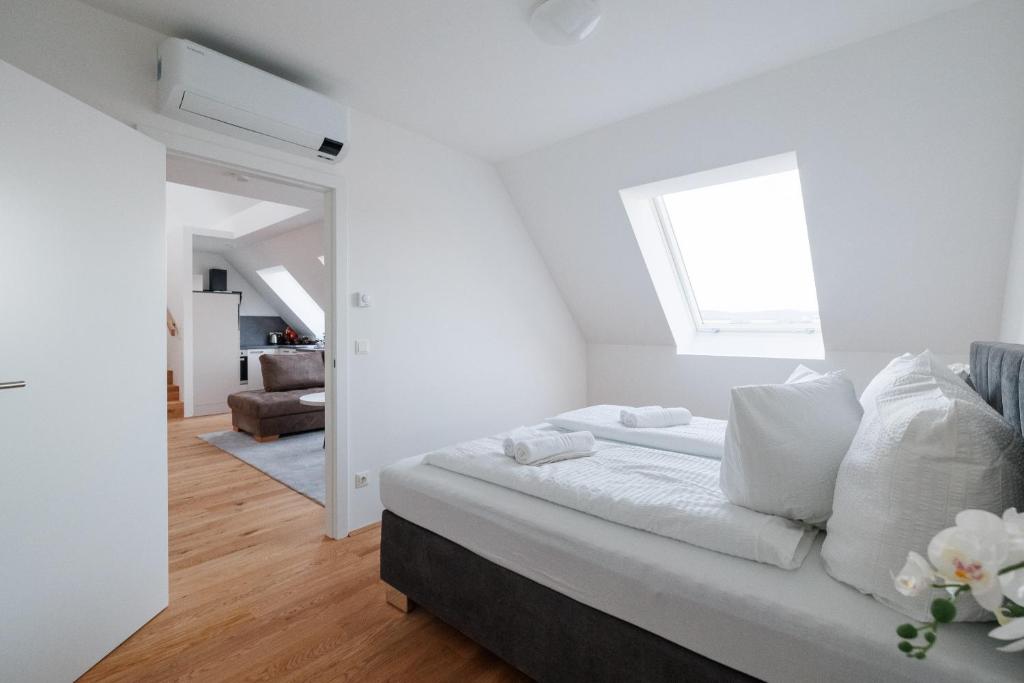 SYMPHONY Apartments 39 - Modern Loft with Terrace and Grill in Central Location photo 2