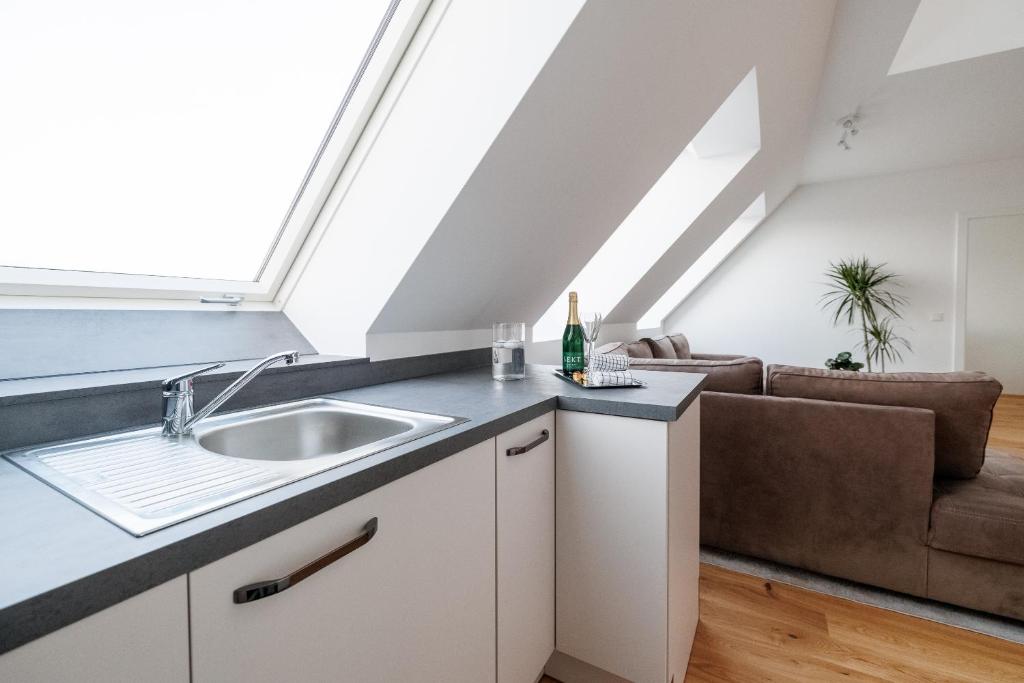 SYMPHONY Apartments 39 - Modern Loft with Terrace and Grill in Central Location photo 3