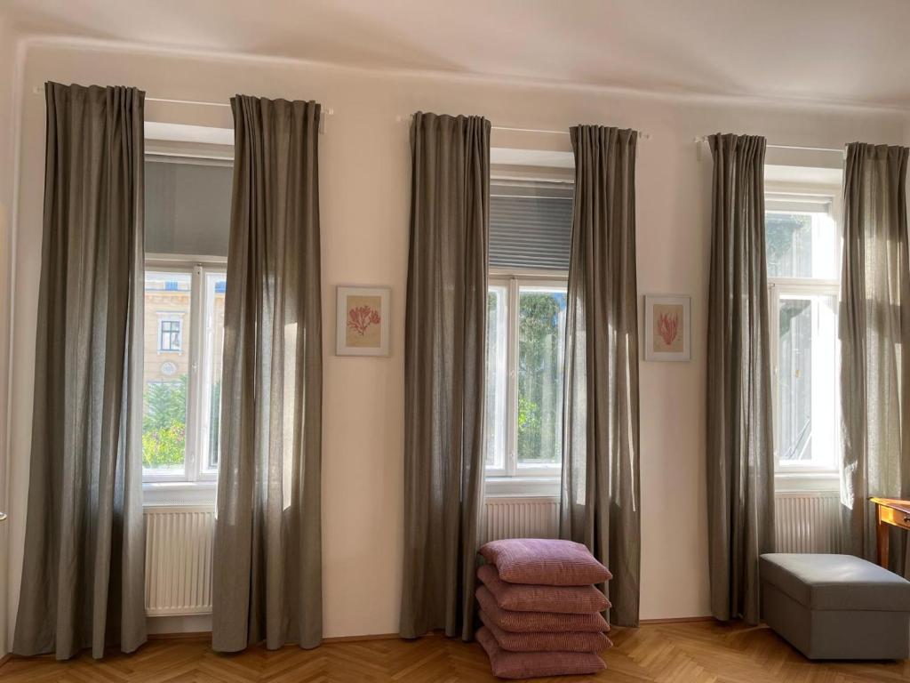 Schöne Wohnung im Helenental photo 2