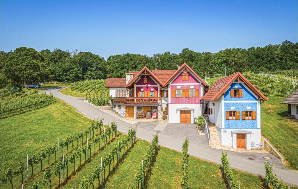Haus In Gaas Mit Panoramablick — photo 1