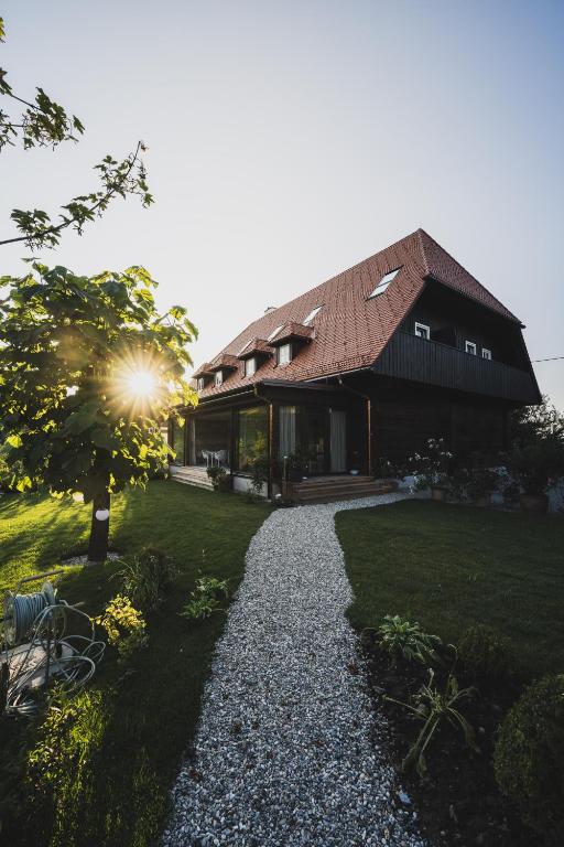 theoldschool guesthouse — photo 1