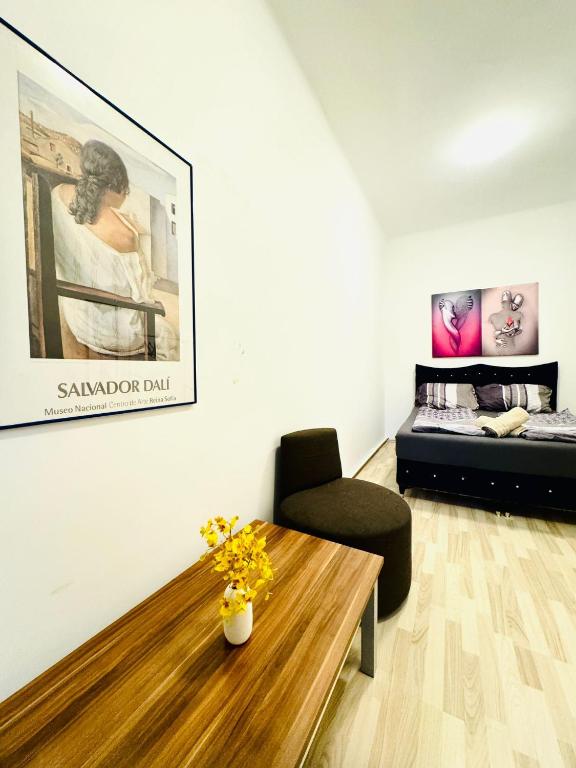 Modern Private Rooms in 3BR Apartment Near FAC Platz — photo 1