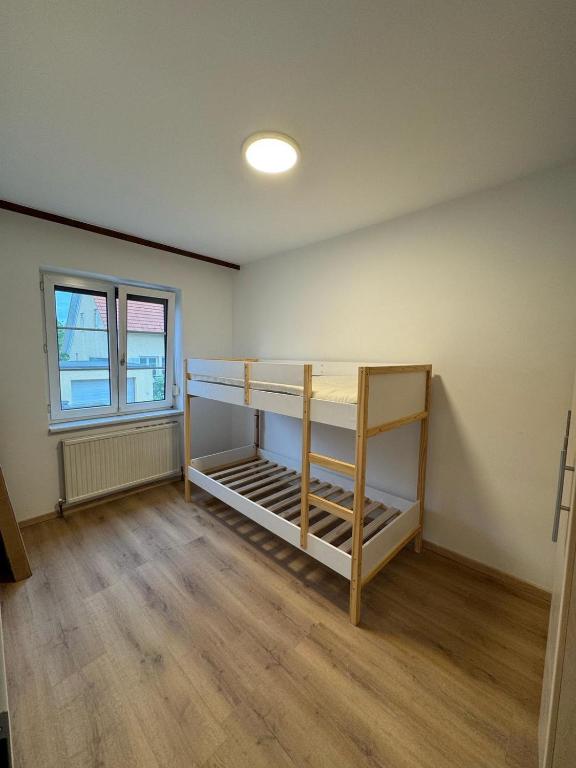Sunlit Apartment with Garden photo 2