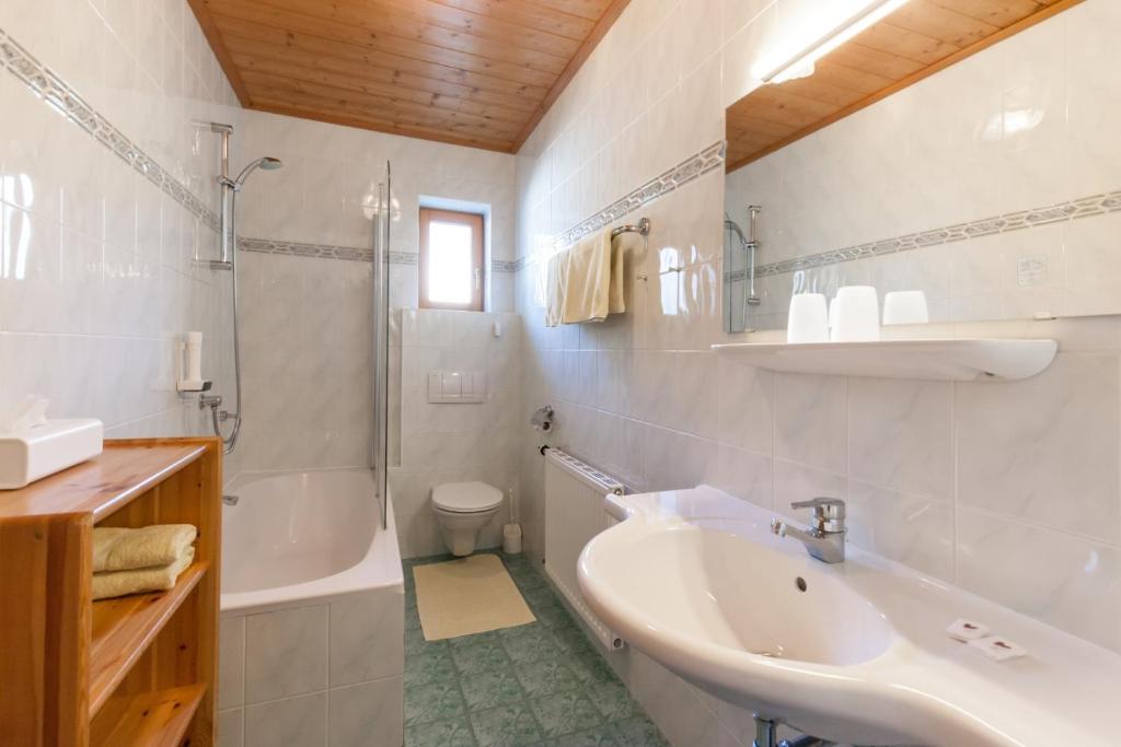 Noichl’s Hotel Garni photo 3