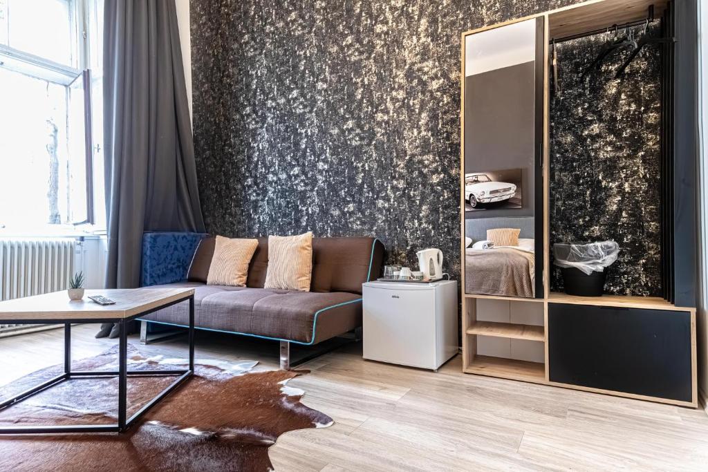 Superbly Central 9 Rooms Complex Ideal for 25 People photo 2