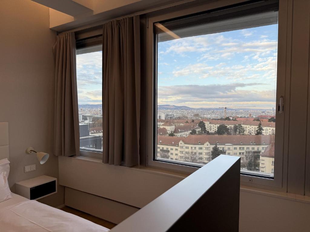 Skyline View - Gym - Restaurant - Parking photo 2