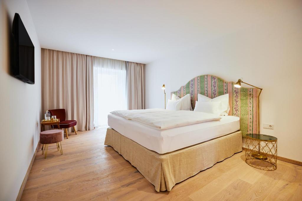 Boutiquehotel Zum Goldenen Hirschen photo 2