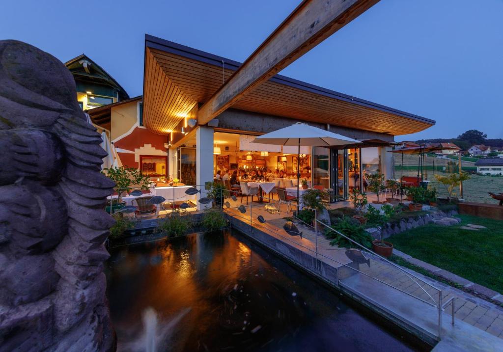 Malerwinkl Restaurant + Kunsthotel — photo 1