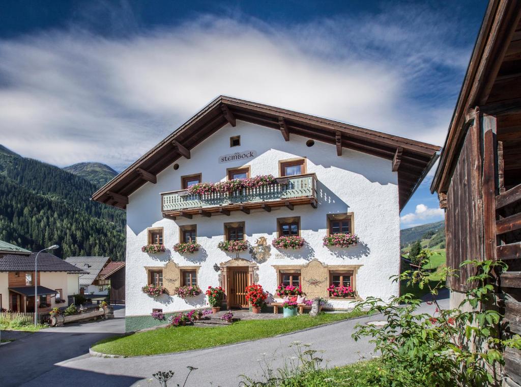 Pension der Steinbock - das 300 Jahre alte Bauernhaus - TIROL photo 3